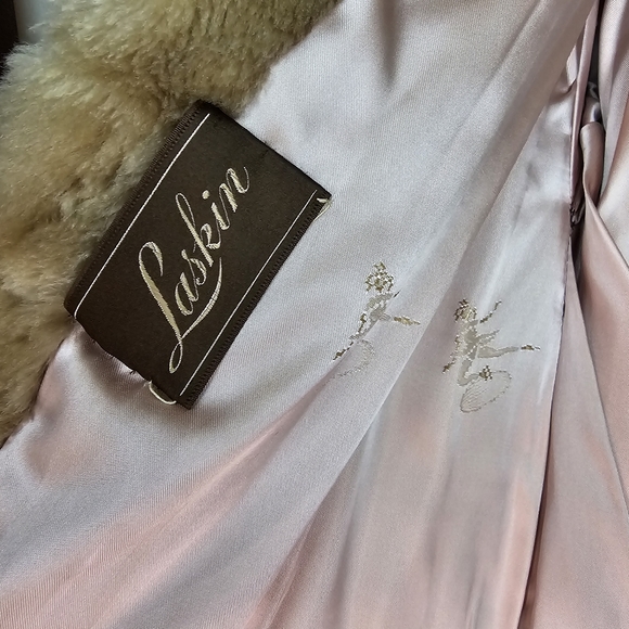 Vintage Mouton Jacket soft Tan with just enough shimmer to shine - Picture 4 of 5